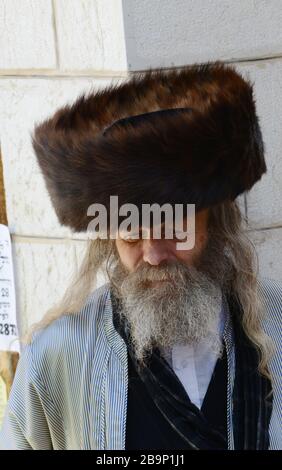 Fur hat jewish hi-res stock photography and images - Alamy