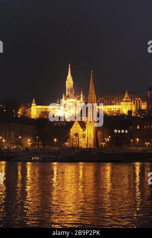 Illuminated beautiful building reflecting on the lake at night in Budapest, Hungary Stock Photo