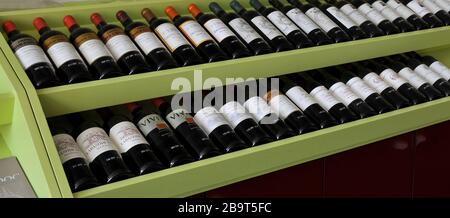 bottles of fine Bordeaux wines,  Maison des vins, Margaux, Medoc, Gironde, Nouvelle Aquitaine, France Stock Photo