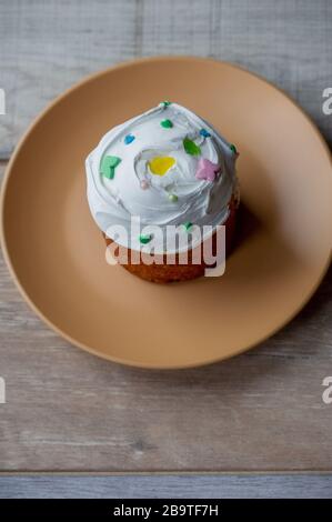 cupcake on a plate. Easter, cupcake, holiday. Plate with easter cupcake. Easter is coming. Happy easter concept. Stock Photo