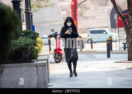 Young woman wearing a protective facemask during the Coronavirus pandemic in Seoul, South Korea Stock Photo