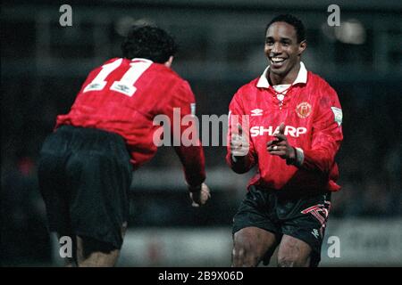 RYAN GIGGS (LEFT) MANCHESTER UNITED CELEBRATES SCORING WITH PAUL INCE V OLDHAM ATHLETIC Stock Photo