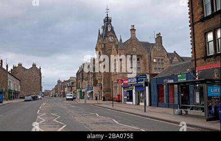 Portobello, Edinburgh, Scotland, UK. 25th March 2020. Extremely quiet afternoon in Portobello High Street, wuth hardly any traffic or pedestrians. Stock Photo