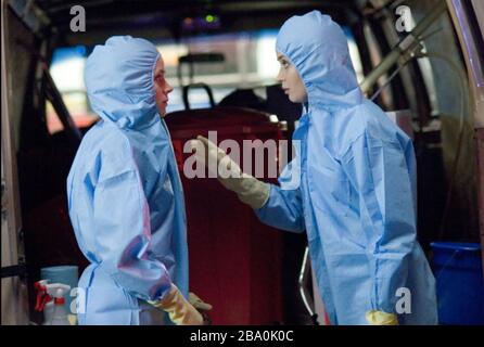 SUNSHINE CLEANING 2008 Overture Films production with Emily Blunt at right and Amy Adams Stock Photo