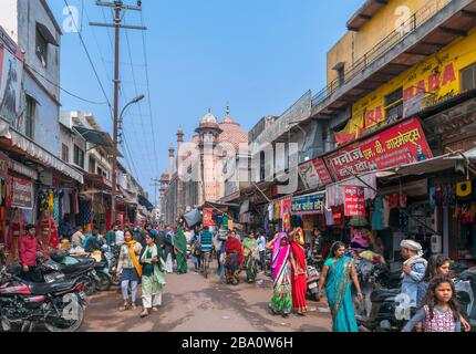 Shops and stalls on a street leading to Jama Masjid (Jama Mosque), Agra, Uttar Pradesh, India Stock Photo