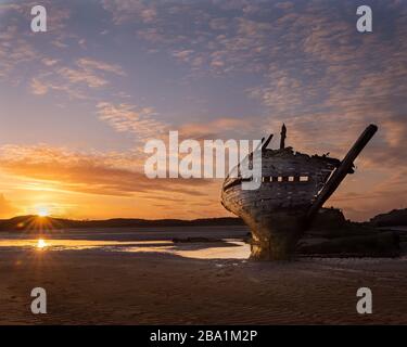 The iconic bad Eddie ship wrecked on a Donegal beach in the west of Ireland.  A popular tourist spot the abandoned boat draws tourists from all over. Stock Photo