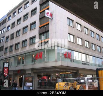 h and m utc