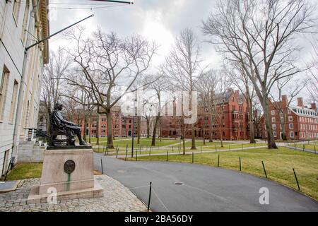 March 25, 2020, Harvard College, Cambridge, Massachusetts, USA: Empty Harvard Yard in Cambridge, MA. Harvard University President Lawrence S. Bacow annouced that he and his wife have tested positive for the coronavirus on Tuesday on March 24. Harvard University closed its campus earlier in March. Stock Photo
