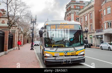 March 25, 2020, Cambridge, Massachusetts, USA: Public bus during Covid-19 Stay at Home advisory in Cambridge, MA. Stock Photo