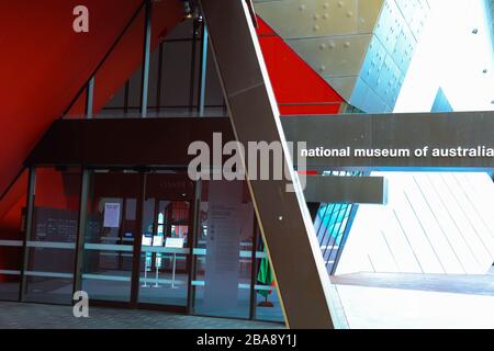 Canberra. 25th Mar, 2020. Photo taken on March 25, 2020 shows the National Museum of Australia shut down due to COVID-19 in Canberra, Australia. According to the Department of Health, there had been 2,252 confirmed cases in the country as of Wednesday morning. The government on Tuesday night announced an international travel ban and stricter restriction on gatherings, warning against outdoor events of more than 10 people including funerals and weddings. Credit: Chu Chen/Xinhua/Alamy Live News Stock Photo