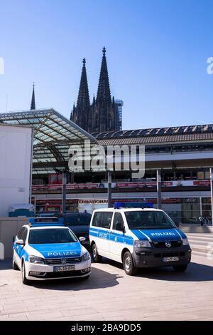 cars of the Federal Police in front of the temporary police station at Breslauer Platz, central station, cathedral, Cologne, Germany.  Fahrzeuge der B Stock Photo