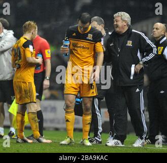 Hull City's Manager Steve Bruce is all smiles during an injury time break as he chats with Stephen Quinn and Jack Hobbs Stock Photo