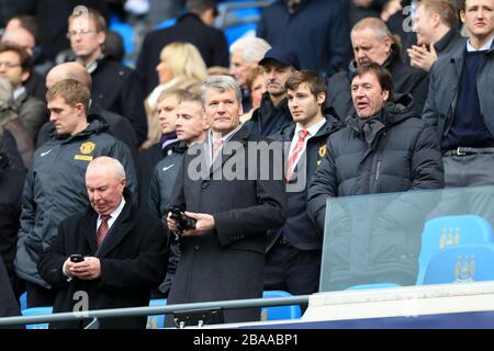 Manchester United chief executive David Gill (centre) and Manchester United secretary John Alexander (r) in the stands at the Etihad Stadium Stock Photo