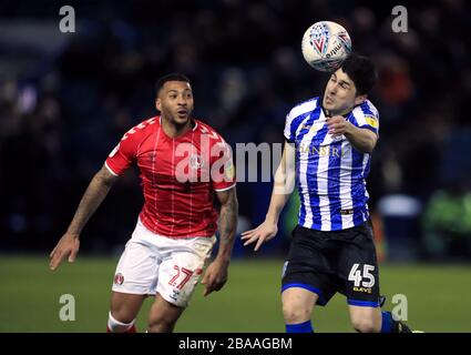 Sheffield Wednesday's Fernando Forestieri and Charlton Athletic's David Davis Stock Photo