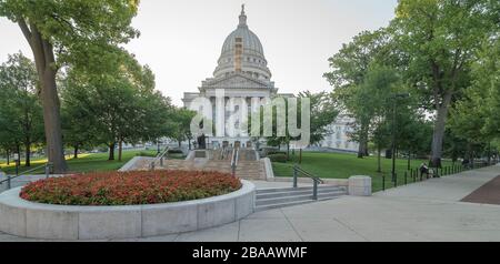 View of park in front of Wisconsin State Capitol, Madison, Dane County, Wisconsin, USA Stock Photo