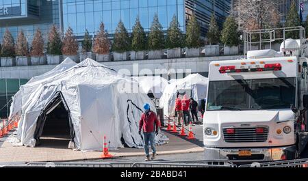 New York, NY - March 26, 2020: Construction site of tents for overflow capacity for city morgues on Manhattan East side near Bellevue hospital Stock Photo