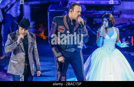 El cantante mexicano de música popular ranchera Pepe Aguilar, durante su presentación en el palenque de la ExpoGan 2016. *Foto: LuisGutierrez/NortePho Stock Photo