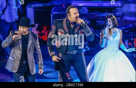 El cantante mexicano de música popular ranchera Pepe Aguilar, durante su presentación en el palenque de la ExpoGan 2016. *Foto: LuisGutierrez/NortePho Stock Photo