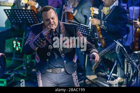 El cantante mexicano de música popular ranchera Pepe Aguilar, durante su presentación en el palenque de la ExpoGan 2016. *Foto: LuisGutierrez/NortePho Stock Photo