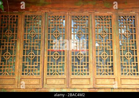Windows of ancient Chinese architecture, close-up Stock Photo - Alamy