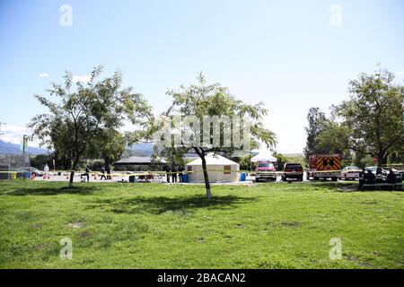 Pacoima, United States. 26th Mar, 2020. PACOIMA, LOS ANGELES, CALIFORNIA, USA - MARCH 26: Medical personnel and Los Angeles Police Department officers stand outside a tent at a coronavirus COVID-19 testing center at Hansen Dam Park on March 26, 2020 in Pacoima, Los Angeles, California, United States. California, the most populous US state, has been one of the worst-hit during the pandemic. (Photo by Xavier Collin/Image Press Agency) Credit: Image Press Agency/Alamy Live News Stock Photo