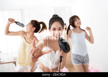 Best friend in the bedroom to play pretend to sing Stock Photo