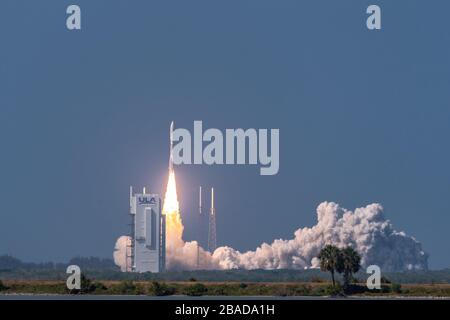 An Atlas V AEHF-6 rocket successfully launches from Space Launch Complex-41 at Cape Canaveral Air Force Station, Fla., March 26, 2020. The launch of the AEHF-6, a sophisticated communications relay satellite, is the first Department of Defense payload launched for the United States Space Force. (U.S. Air Force photo by Joshua Conti) Stock Photo