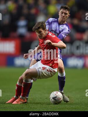 West Bromwich Albion's Dara O'Shea (left) and Charlton Athletic's Josh Davison battle for the ball Stock Photo