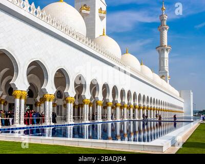 Abu Dhabi, United Arab Emirates - 3rd Jan 2020: Reflection pool along the outer entrance of the Sheikh Zayed Mosque Stock Photo