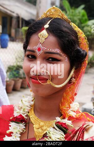 Portrait of bride at wedding in Kumrokhali, West Bengal, India Stock Photo