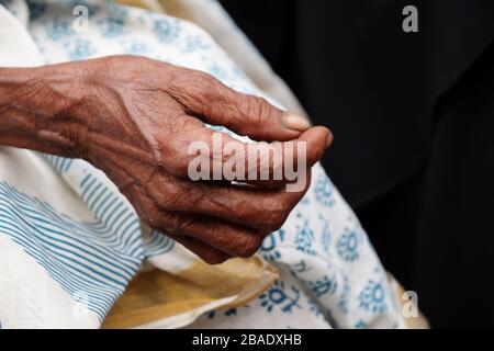 The hands of an old Indian woman, Kumrokhali, West Bengal, India Stock Photo