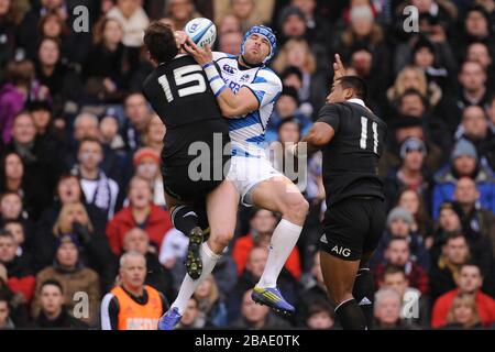 Scotland's Sean Lamont (centre) wins the ball in the air under pressure from New Zealand's Israel Dagg and Julian Savea Stock Photo