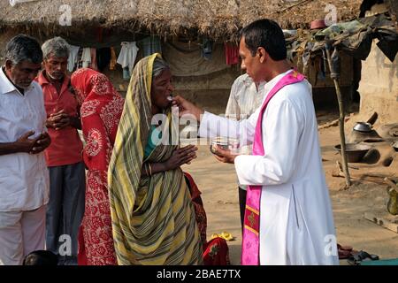 Faithful Catholics during an outdoor Mass in the village of Mitrapur, West Bengal, India Stock Photo