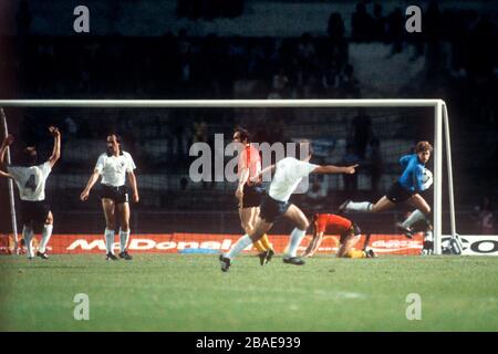 Photo Uli Stielike Signée 6x4 - Real Madrid & Allemagne De L'Ouest - Avec COA