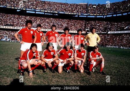 England team group: (back row, l-r) Phil Neal, Emlyn Hughes, Dave Watson, Trevor Cherry, Ray Wilkins, Ray Clemence; (front row, l-r) Stuart Pearson, Brian Talbot, Kevin Keegan, Mick Channon, Brian Greenhoff Stock Photo