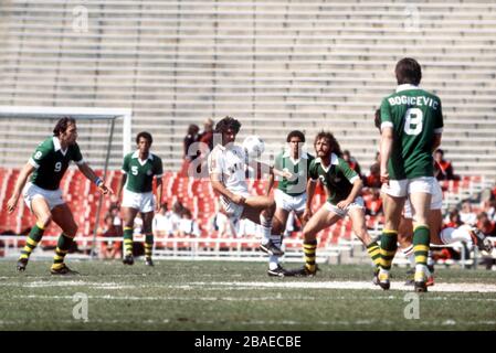 circa 1977, Los Angeles Aztecs' George Best welcomed by young fans News  Photo - Getty Images