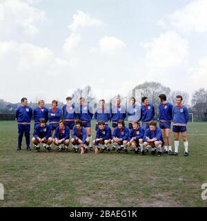 England team group: (back row, l-r) Harold Shepherdson, Francis Lee, Alan Ball, Martin Peters, Martin Chivers, Alan Mullery, Bobby Moore, Peter Osgood, Gordon Banks, Larry Lloyd, Paul Reaney  (front row, l-r) Geoff Hurst, Bob McNab, Peter Storey, John Hollins, Roy McFarland, Ralph Coates, Emlyn Hughes Stock Photo