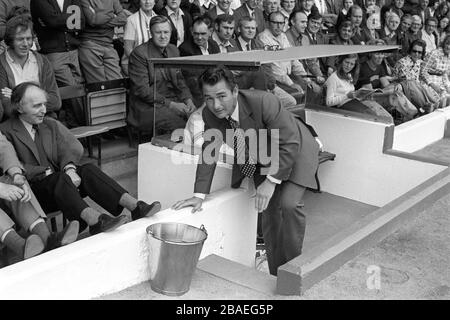 Leeds United manager Brian Clough climbs out of the dugout early in his turbulent 44 day reign as manager Stock Photo