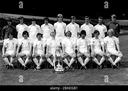 leeds-united-team-group-with-