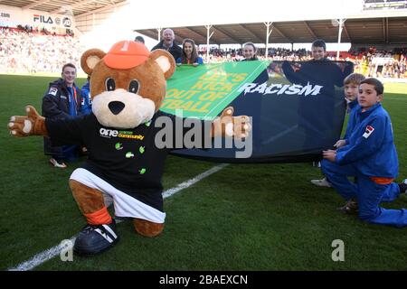 Blackpool mascot Bloomfield Bear Stock Photo - Alamy