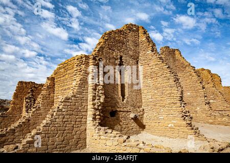 Kin Kletso ruins, Chaco Culture National Historical Park, New Mexico ...