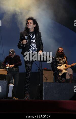 El Ultimo de la Fila, grupo musical de pop rock español formado por Manolo  García (vocalista) y Quimi Portet (guitarrista Stock Photo - Alamy