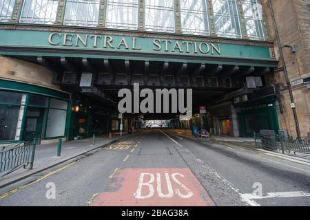 Glasgow, UK. 27th Mar, 2020. Pictured: Central Station in the middle of Glasgow during ‘rush hour' is now like a ghost town. Views of Glasgow City Centre showing empty streets, shops closed and empty railway stations during what would normally be a busy street scene with shoppers and people working within the city. The Coronavirus Pandemic has forced the UK Government to order a shut down of all the UK major cities and make people stay at home. Credit: Colin Fisher/Alamy Live News Stock Photo