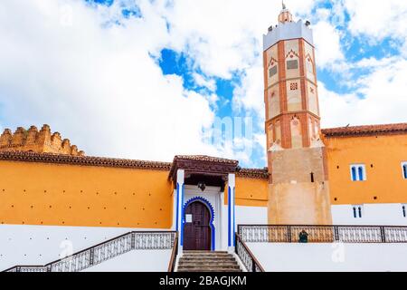 El Masjid El Aadam (El-Masjid El-Aadam) Grand Mosque in Chefchaouen, Morocco Stock Photo