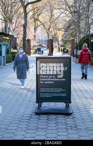 A closed sign at the Central Park Zoo due to the Coronavirus pandemic. Stock Photo