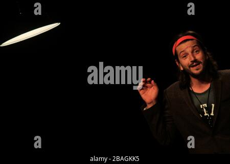 El actor Diego Luna durante la obra de teatro ¨ Cada Vez Nos Despedimos Mejor” de  en el Auditorio Cívico del Estado. 11Abril2014. HermosilloSonora Stock Photo