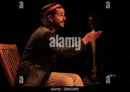 El actor Diego Luna durante la obra de teatro ¨ Cada Vez Nos Despedimos Mejor” de  en el Auditorio Cívico del Estado. 11Abril2014. HermosilloSonora Stock Photo