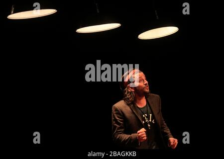 El actor Diego Luna durante la obra de teatro ¨ Cada Vez Nos Despedimos Mejor” de  en el Auditorio Cívico del Estado. 11Abril2014. HermosilloSonora Stock Photo