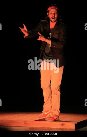 El actor Diego Luna durante la obra de teatro ¨ Cada Vez Nos Despedimos Mejor” de  en el Auditorio Cívico del Estado. 11Abril2014. HermosilloSonora Stock Photo