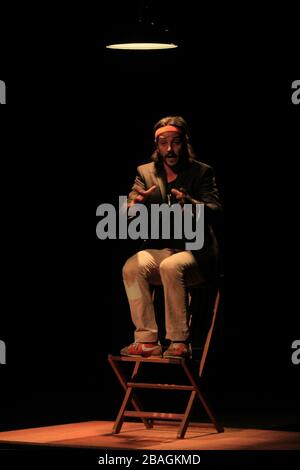 El actor Diego Luna durante la obra de teatro ¨ Cada Vez Nos Despedimos Mejor” de  en el Auditorio Cívico del Estado. 11Abril2014. HermosilloSonora Stock Photo